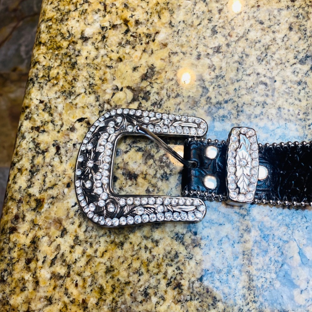 Women’s Rhinestone Belt - Picture 3 of 10